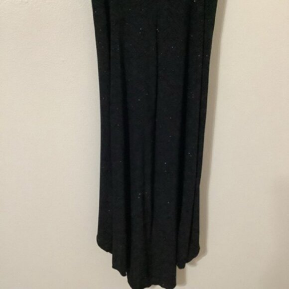 Elegant Black Sleeveless Dress - Picture 2 of 9